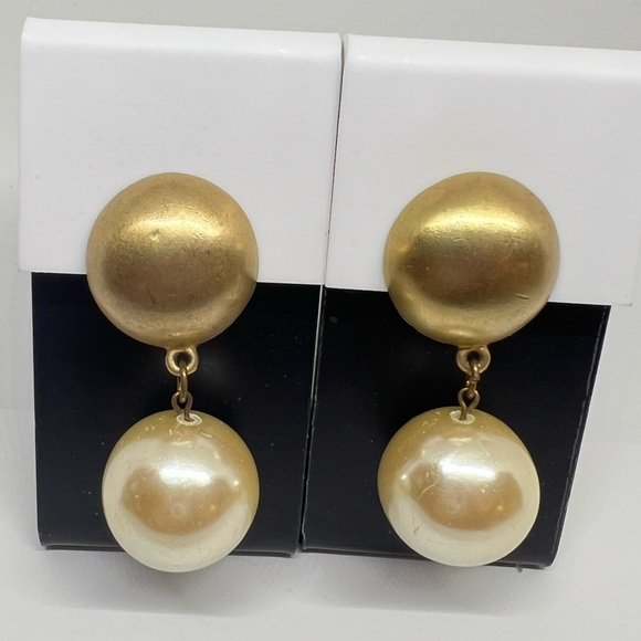 Vintage Ann Taylor Gold-tone Faux Pearl Dangle Clip On Earrings - Picture 1 of 10